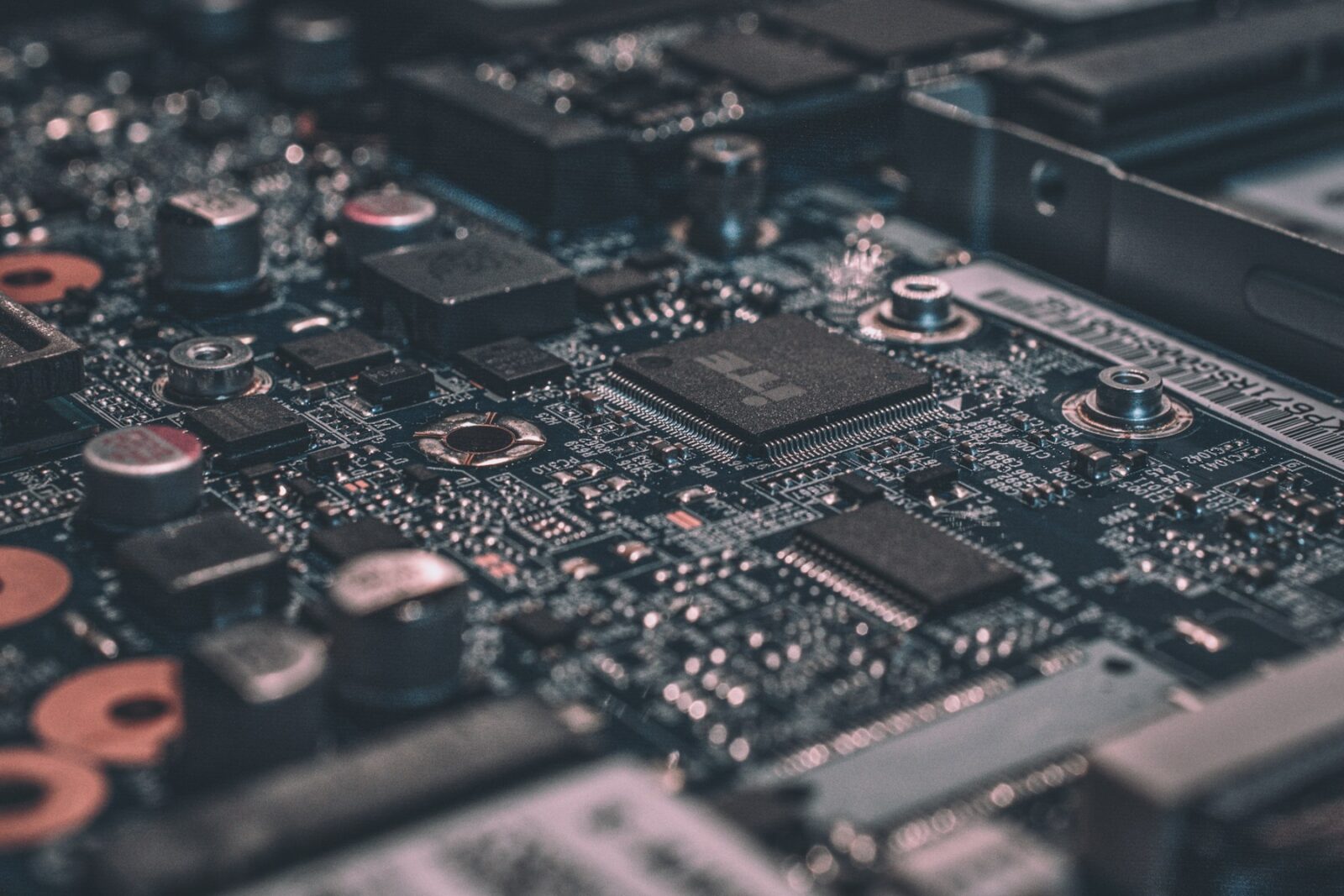 Circuit board illustrating the technology foundations discussed in this Soran Ari AI article